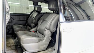 2010 Toyota Sienna XLE   - Photo 12 - Butler, PA 16001