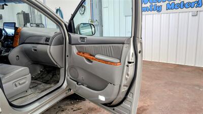2010 Toyota Sienna XLE   - Photo 14 - Butler, PA 16001
