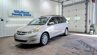 2010 Toyota Sienna XLE   - Photo 2 - Butler, PA 16001