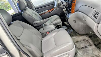 2010 Toyota Sienna XLE   - Photo 15 - Butler, PA 16001
