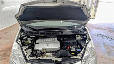2010 Toyota Sienna XLE   - Photo 9 - Butler, PA 16001