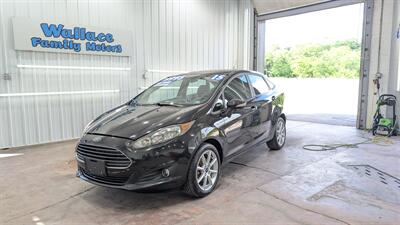 2015 Ford Fiesta SE   - Photo 2 - Butler, PA 16001