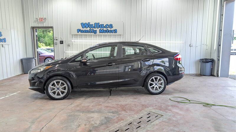 2015 Ford Fiesta SE   - Photo 1 - Butler, PA 16001