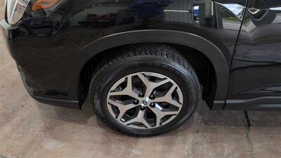 2023 Subaru Forester Premium   - Photo 8 - Butler, PA 16001