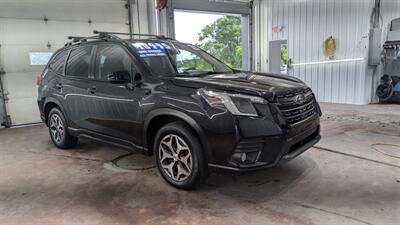 2023 Subaru Forester Premium   - Photo 6 - Butler, PA 16001