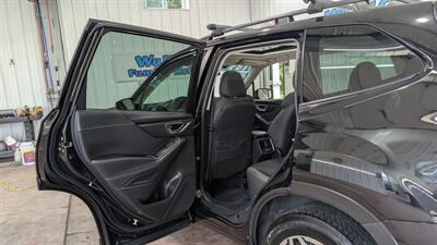 2023 Subaru Forester Premium   - Photo 12 - Butler, PA 16001