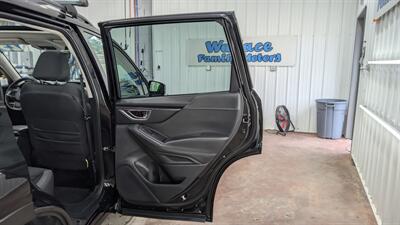 2023 Subaru Forester Premium   - Photo 16 - Butler, PA 16001
