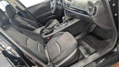 2016 Mazda Mazda3 i Sport   - Photo 15 - Butler, PA 16001