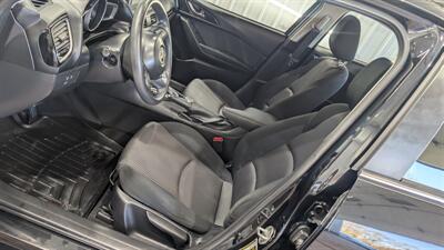 2016 Mazda Mazda3 i Sport   - Photo 11 - Butler, PA 16001
