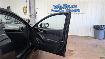 2016 Mazda Mazda3 i Sport   - Photo 14 - Butler, PA 16001