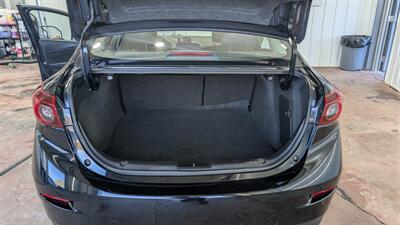 2016 Mazda Mazda3 i Sport   - Photo 18 - Butler, PA 16001
