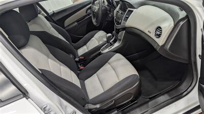2014 Chevrolet Cruze LS Auto   - Photo 15 - Butler, PA 16001