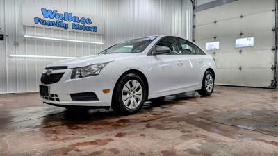 2014 Chevrolet Cruze LS Auto   - Photo 2 - Butler, PA 16001