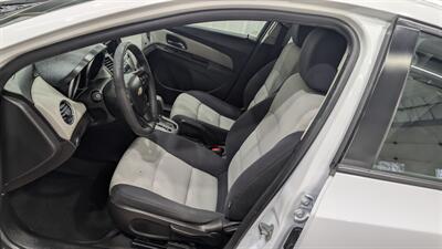 2014 Chevrolet Cruze LS Auto   - Photo 11 - Butler, PA 16001