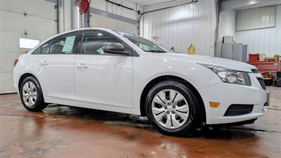 2014 Chevrolet Cruze LS Auto   - Photo 6 - Butler, PA 16001