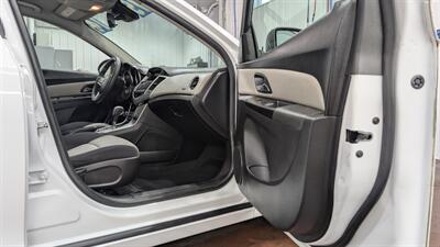 2014 Chevrolet Cruze LS Auto   - Photo 14 - Butler, PA 16001