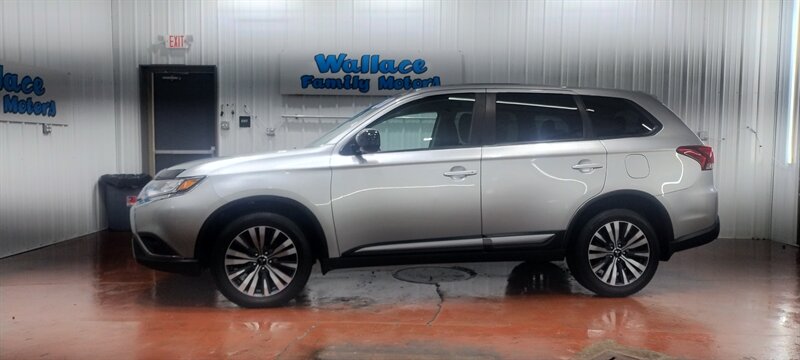 2020 Mitsubishi Outlander ES   - Photo 1 - Butler, PA 16001