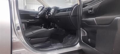 2020 Mitsubishi Outlander ES   - Photo 14 - Butler, PA 16001
