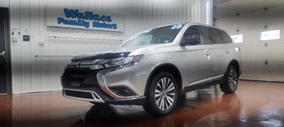 2020 Mitsubishi Outlander ES   - Photo 2 - Butler, PA 16001