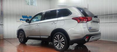 2020 Mitsubishi Outlander ES   - Photo 3 - Butler, PA 16001