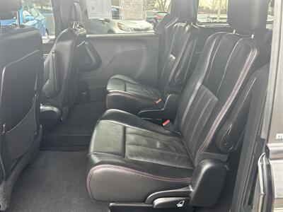 2012 Dodge Grand Caravan R/T   - Photo 12 - Butler, PA 16001