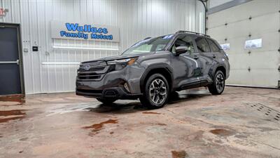 2025 Subaru Forester Premium   - Photo 2 - Butler, PA 16001