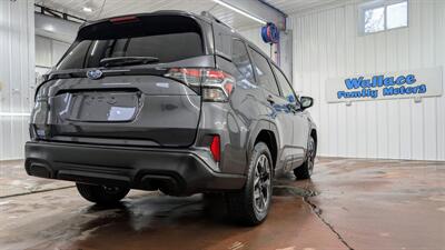 2025 Subaru Forester Premium   - Photo 4 - Butler, PA 16001