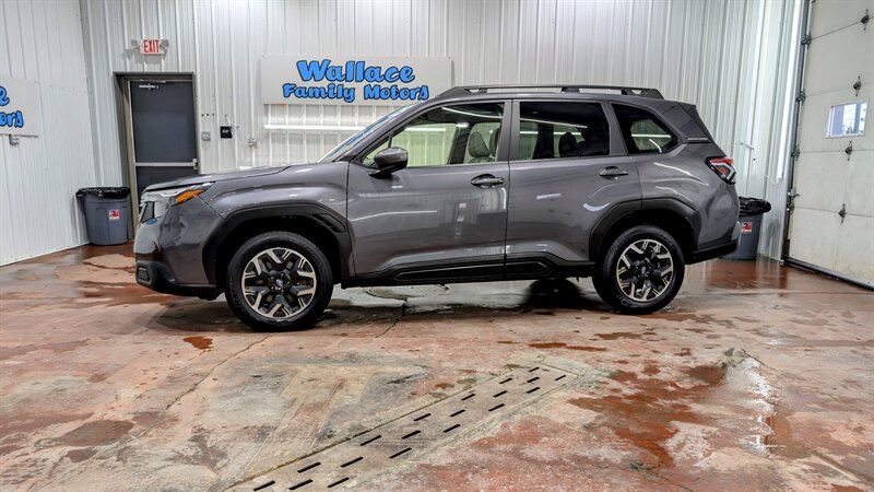 2025 Subaru Forester Premium   - Photo 1 - Butler, PA 16001