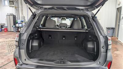 2025 Subaru Forester Premium   - Photo 18 - Butler, PA 16001