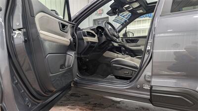 2025 Subaru Forester Premium   - Photo 10 - Butler, PA 16001