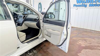 2011 Subaru Legacy 2.5i Premium   - Photo 14 - Butler, PA 16001
