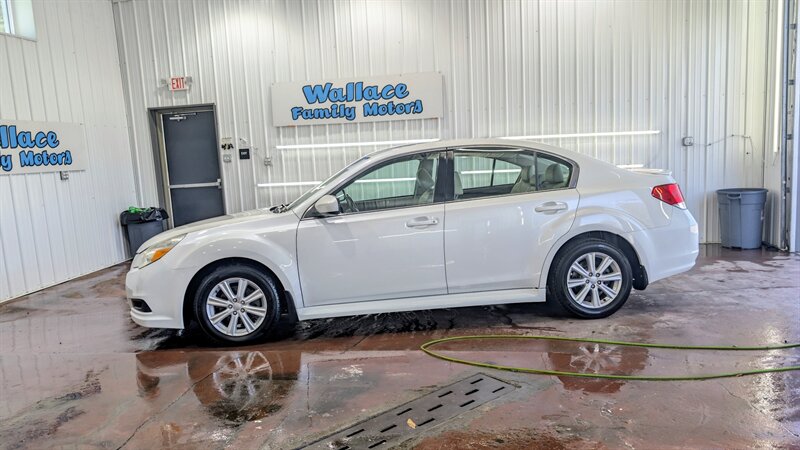 2011 Subaru Legacy 2.5i Premium   - Photo 1 - Butler, PA 16001