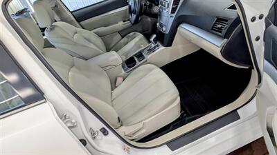 2011 Subaru Legacy 2.5i Premium   - Photo 15 - Butler, PA 16001