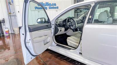 2011 Subaru Legacy 2.5i Premium   - Photo 10 - Butler, PA 16001