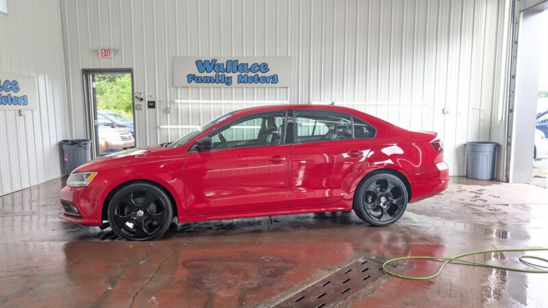 2016 Volkswagen Jetta 1.8T Sport   - Photo 1 - Butler, PA 16001