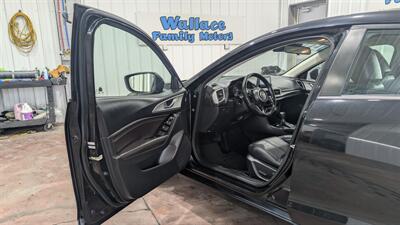 2017 Mazda MAZDA3 Touring   - Photo 10 - Butler, PA 16001