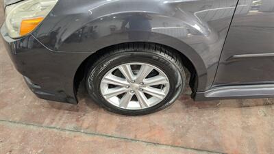 2011 Subaru Legacy 2.5i Premium   - Photo 8 - Butler, PA 16001