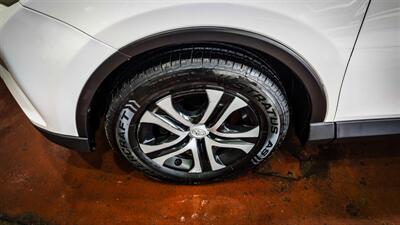 2018 Toyota RAV4 LE   - Photo 8 - Butler, PA 16001