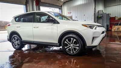 2018 Toyota RAV4 LE   - Photo 5 - Butler, PA 16001