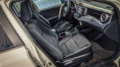 2018 Toyota RAV4 LE   - Photo 15 - Butler, PA 16001