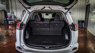 2018 Toyota RAV4 LE   - Photo 18 - Butler, PA 16001