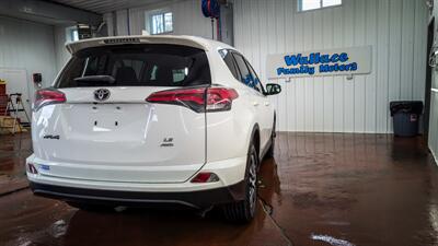 2018 Toyota RAV4 LE   - Photo 4 - Butler, PA 16001