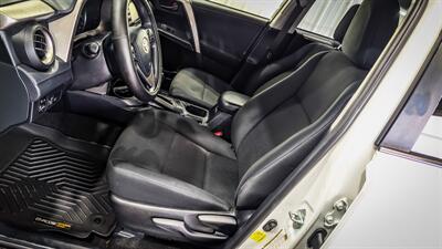 2018 Toyota RAV4 LE   - Photo 11 - Butler, PA 16001