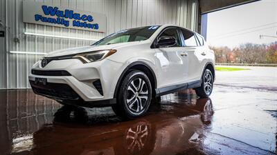 2018 Toyota RAV4 LE   - Photo 2 - Butler, PA 16001