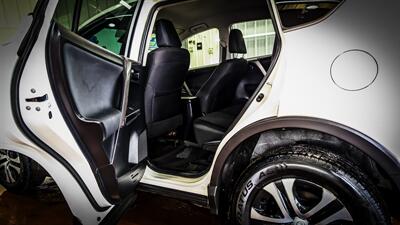 2018 Toyota RAV4 LE   - Photo 12 - Butler, PA 16001