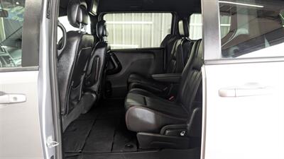2015 Dodge Grand Caravan R/T   - Photo 12 - Butler, PA 16001