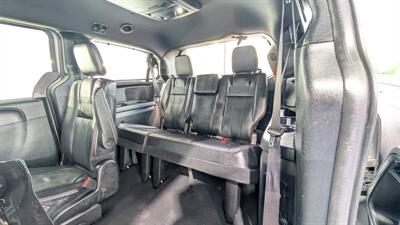 2015 Dodge Grand Caravan R/T   - Photo 13 - Butler, PA 16001