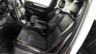 2015 Dodge Grand Caravan R/T   - Photo 11 - Butler, PA 16001