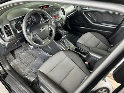 2016 Kia Forte5 LX   - Photo 9 - Butler, PA 16001