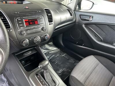 2016 Kia Forte5 LX   - Photo 11 - Butler, PA 16001